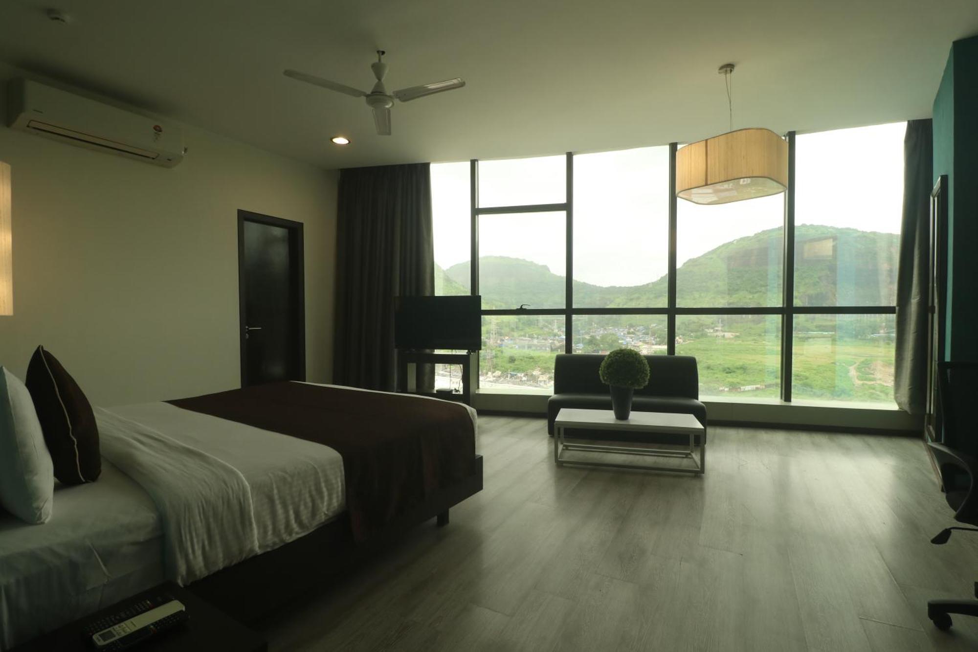 Hotel Mumbai House Airoli, 纳威孟买 外观 照片